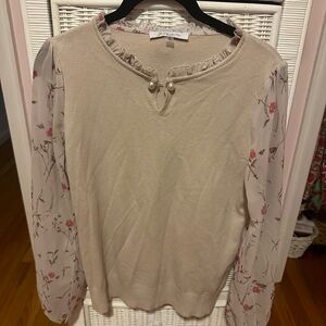 Cute sheer sleeves top